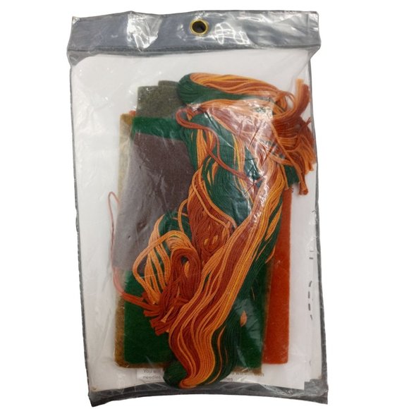 Dimensions Felt Vest Applique Craft Kit Vintage 80343 Autumn Pumpkin Fashion Art - Picture 2 of 4